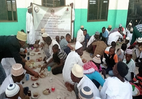 مؤسسة خليفة الإنسانية تواصل مشروع إفطار الصائم في مالي ونيجيريا وتنزانيا