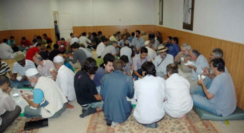 “خليفة الإنسانية” تقدم مساعدات للمحتاجين في إسبانيا