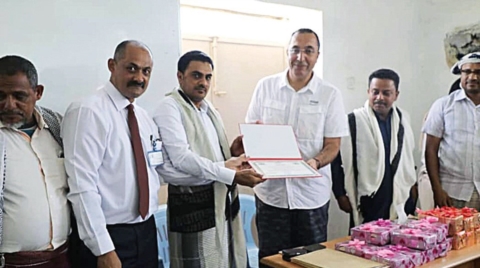 دعم إماراتي ينعش العملية التعليمية ومولدات كهربائية للقرى النائية في سقطرى