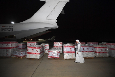 الإمارات ترسل مساعدات غذائية عاجلة لمتضرري الزلزال في أفغانستان