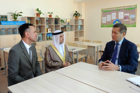 وفد مؤسسة خليفة الانسانية يلتقي نائب حاكم أستانا للشؤون التعليمية