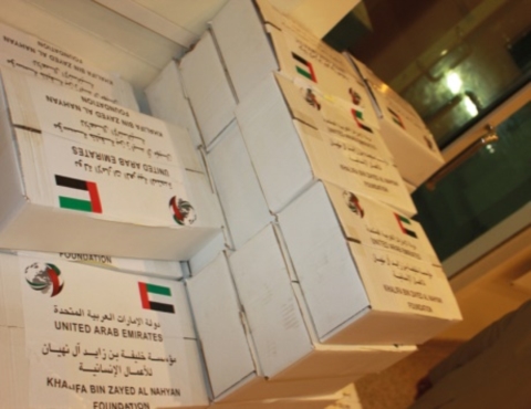 شؤون الضواحي توزع التمور بالتعاون مع مؤسسة خليفة الإنسانية