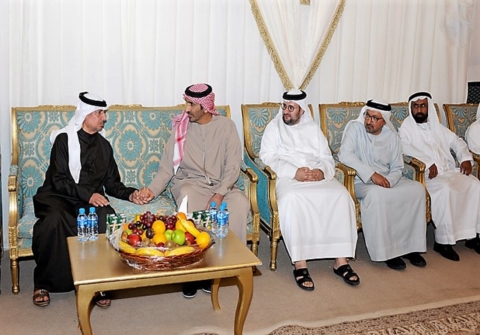 الشيوخ يعزون أسرة الشهيد محمد زينل البستكي