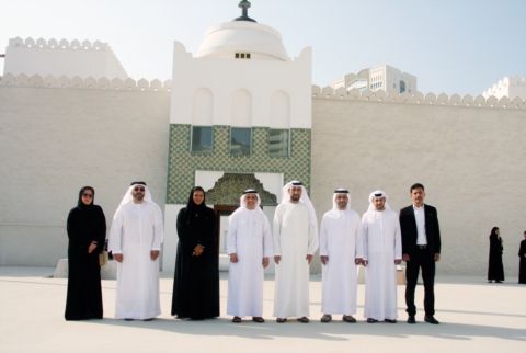 وفد من مؤسسة خليفة الإنسانية يزور قصر الحصن بأبوظبي