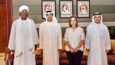 منصور بن زايد يستقبل اثنين من "صُناع الأمل" في الوطن العربي