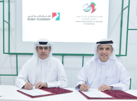 مؤسسة خليفة الإنسانية و"إقتصادية دبي" توقعان إتفاقية تعاون مشترك لدعم البرامج المحلية