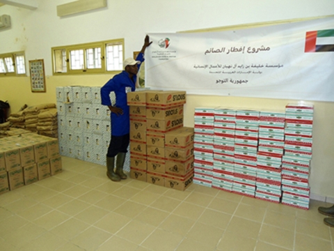 مؤسسة خليفة الانسانية تقدم مئات السلال الغذائية والوجبات الرمضانية في توجو