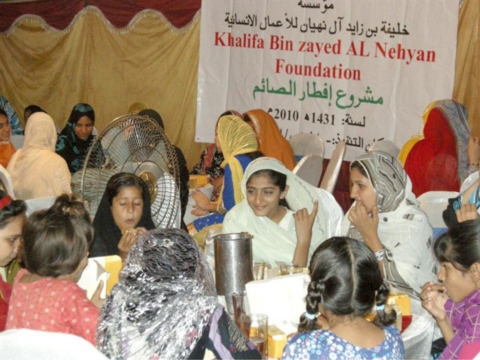 في إطار مبادرات مؤسسة خليفة الإنسانية سفارات الدولة في باكستان وتركيا والسنغال وتنزانيا واسبانيا وسويسرا تواصل على تنفيذ المساعدات