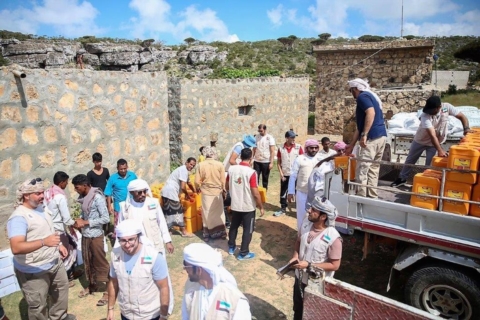 مؤسسة خليفة الإنسانية تغيث 798 عائلة في سقطرى