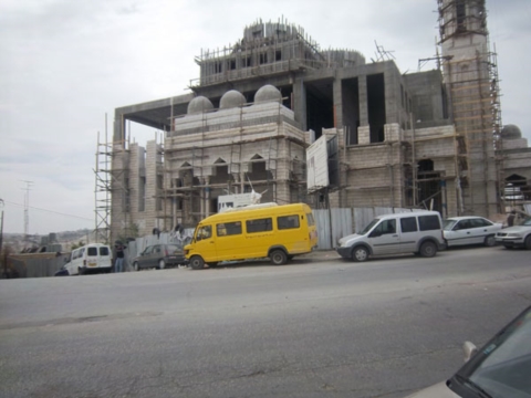 تواصل العمل في مسجد خليفة بن زايد في القدس