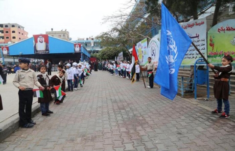 طلبة في غزة يحتفلون بتبني "مؤسسة خليفة الإنسانية" لمدرستهم للعام الخامس