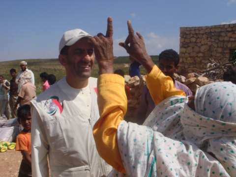 مؤسسة خليفة للأعمال الإنسانية تُوزِّع سلالاً غذائية على 10 آلاف أسرة يمنية