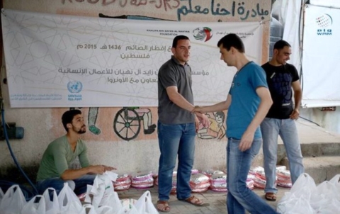 مؤسسة خليفة الانسانية تقدم آلاف الوجبات الى الصائمين في قطاع غزة