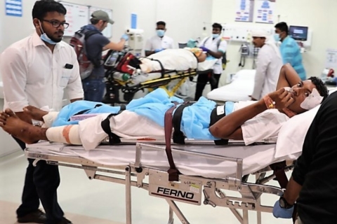 تنفيذاً لتوجيهات رئيس الدولة مؤسسة خليفة الإنسانية تنقل 17 يمنياً للعلاج بمستشفيات الإمارات