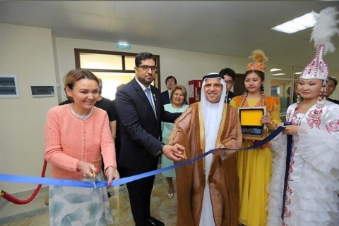 افتتاح مركز الشيخة فاطمة لتعليم اللغة العربية في مدرسة خليفة بن زايد في نور سلطان