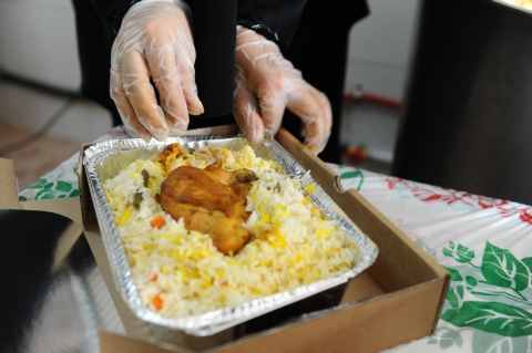 مؤسسة خليفة الإنسانية توفر 4.5 مليون وجبة إفطار خلال شهر رمضان للعمال في المناطق الصناعية بأبوظبي والعين والظفرة