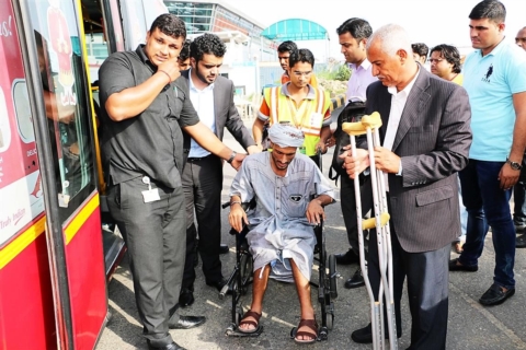 90 جريحا يمنيا يبدأون رحلة علاجهم بالهند على نفقة مؤسسة خليفة الإنسانية