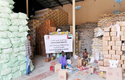 مؤسسة خليفة الإنسانية تشتري المواد الإغاثية من السوق المحلية الصومالية لتوزيعها على الأسر المتضررة من الجفاف