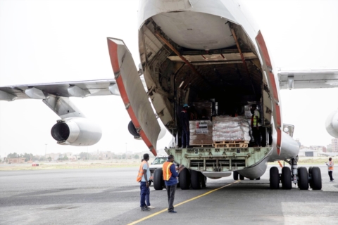 ضمن الجسر الجوي الإماراتي..مؤسسة خليفة الإنسانية ترسل طائرة ثانية تحمل 30 طناً من المساعدات الغذائية والطبية لمتضرري الفيضانات في السودان