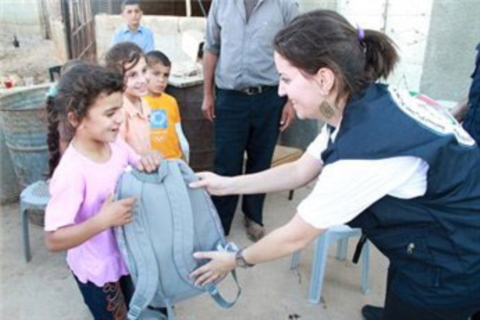 مؤسسة خليفة الإنسانية تنفذ حملة الحقائب المدرسية لأطفال فلسطين