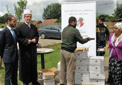 مؤسسة خليفة الإنسانية تنفذ إفطار صائم وتوزع تمور في أثيوبيا وباكستان وصربيا