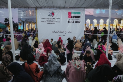200 ألف وجبة إفطار للصائمين في جامع الشيخ زايد في إندونيسيا.. نموذج عالمي بارز للعطاء والتراحم