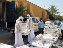 مؤسسة خليفة الإنسانية: توصيل "المير الرمضاني" لكبار المواطنين في منازلهم