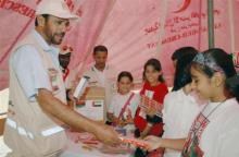 فريق الإغاثة يوزع 5000 حقيبة مدرسية من خليفة الأنسانية على طلبة المدارس في ليبيا