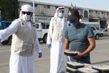 مؤسسة خليفة الإنسانية تقدم 58989 وجبة افطار للعمال في اليوم الرابع من رمضان بأبوظبي والعين والظفرة