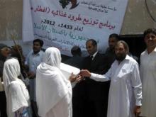 خليفة الإنسانية توزع طروداً غذائية على المحتاجين في بيشاور