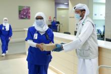 مؤسسة خليفة الانسانية تقدم 2770 وجبة إفطار للطواقم الطبية في مستشفيات أبوظبي والعين والظفرة ومستشفى دبي الميداني