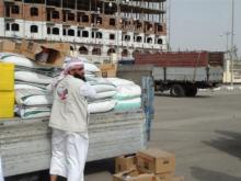 مؤسسة خليفة الانسانية تواصل توزيعها الطرود الغذائية في أبين اليمنية