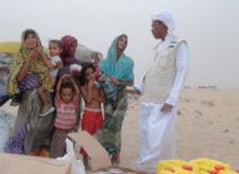 خليفة الإنسانية توزع ألفاً و250 طرداً غذائياً على نازحي أبين اليمنية