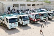 مؤسسة خليفة الإنسانية تقدم أدوات ومستلزمات مدرسية لطلبة مدارس قلنسية في سقطرى